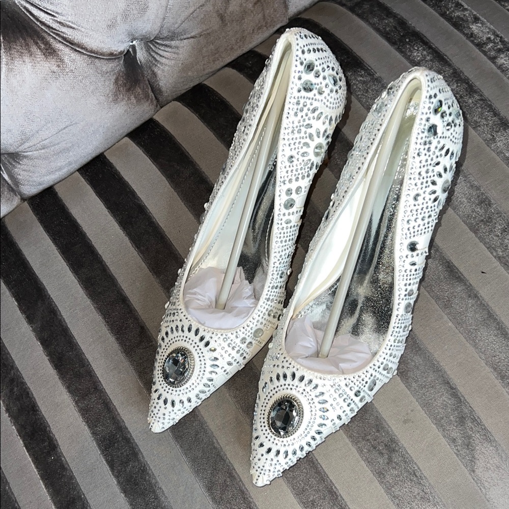 ✨ Royal Radiance Jeweled Stiletto Pumps ✨ - Picture 2 of 9
